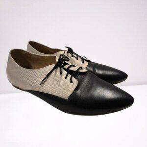 Poppy Barley Women's Beige and Black Eyelet Oxford Shoes
